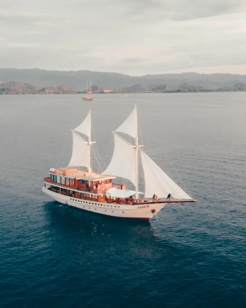 Flores & Komodo — Signature Journey 3D2N — Workcation Edition (ELB-DLX)