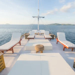 Flores & Komodo — Signature Journey 3D2N — Open Trip Edition (LBJ 1-STD)