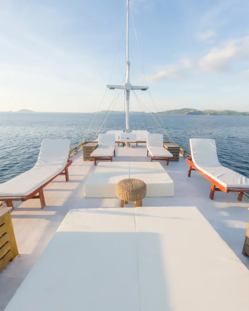 Flores & Komodo — Signature Journey 3D2N — Open Trip Edition (LBJ 1-STD)