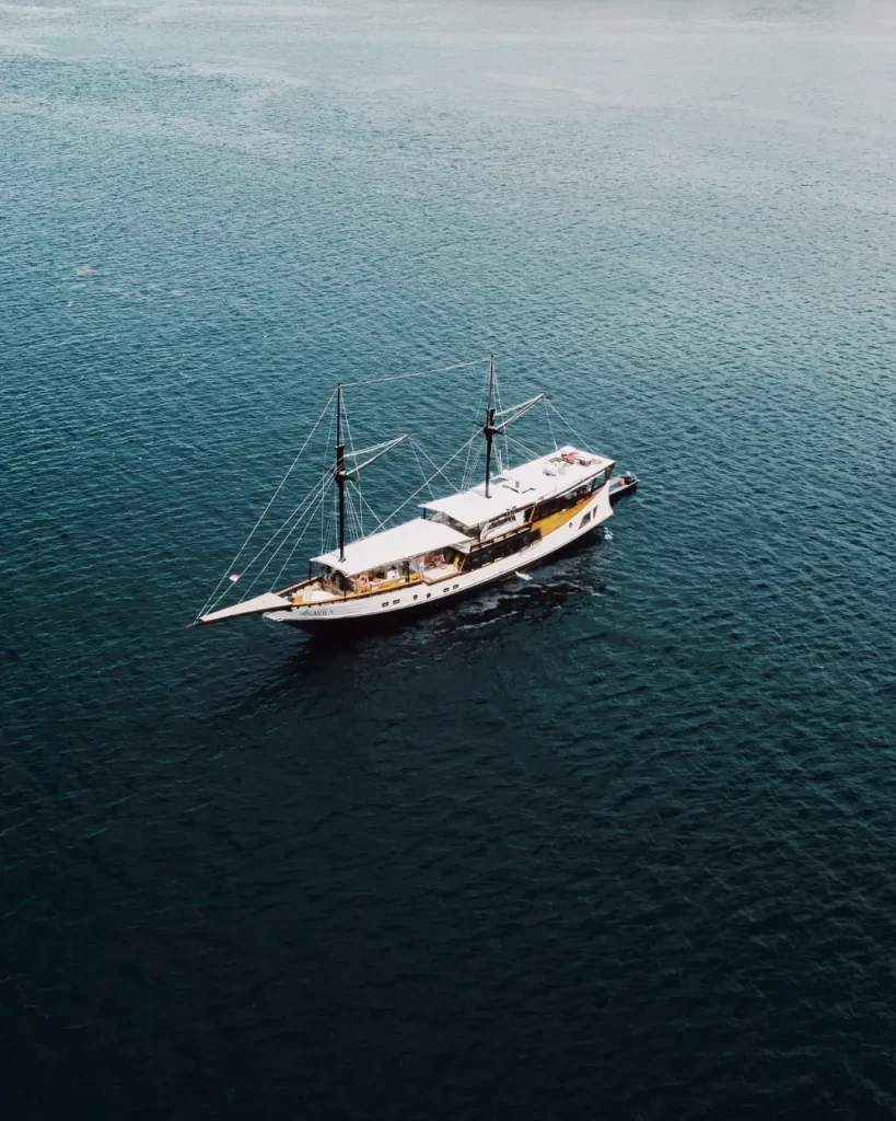 Flores & Komodo — Signature Journey 3D2N — Open Trip Edition (NVA-DLX)