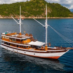 Flores & Komodo — Signature Journey 3D2N — Workcation Edition (REV-DLX)