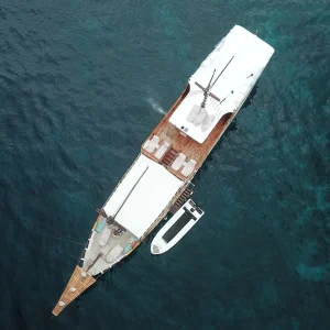 Flores & Komodo — Signature Journey 3D2N — Open Trip Edition (VNC-DLX)