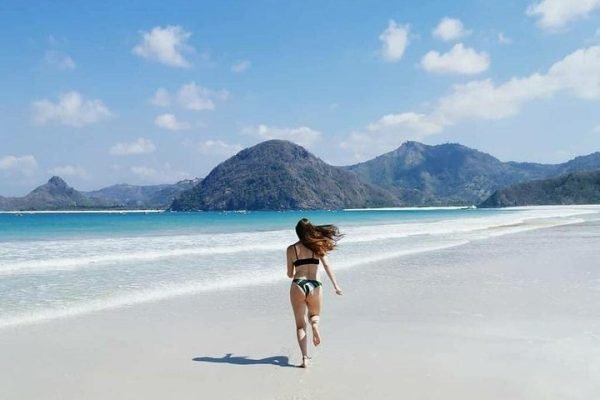 selong-belanak-white-sandy-beach